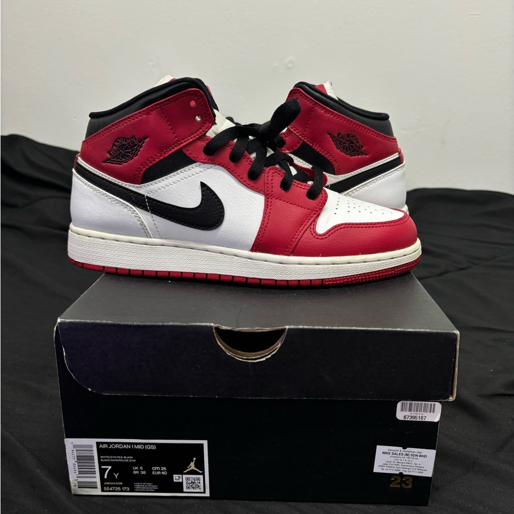Air Jordan 1 Mid Chicago (White Heel) (2020)